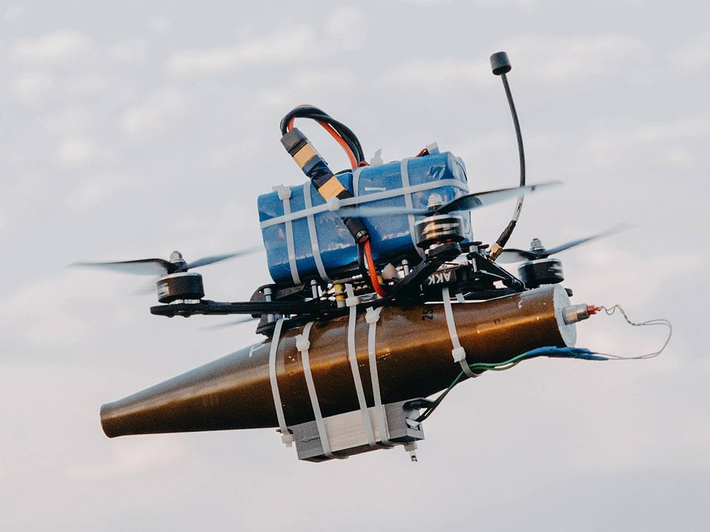 Беспилотник ведёт разведку критической инфраструктуры