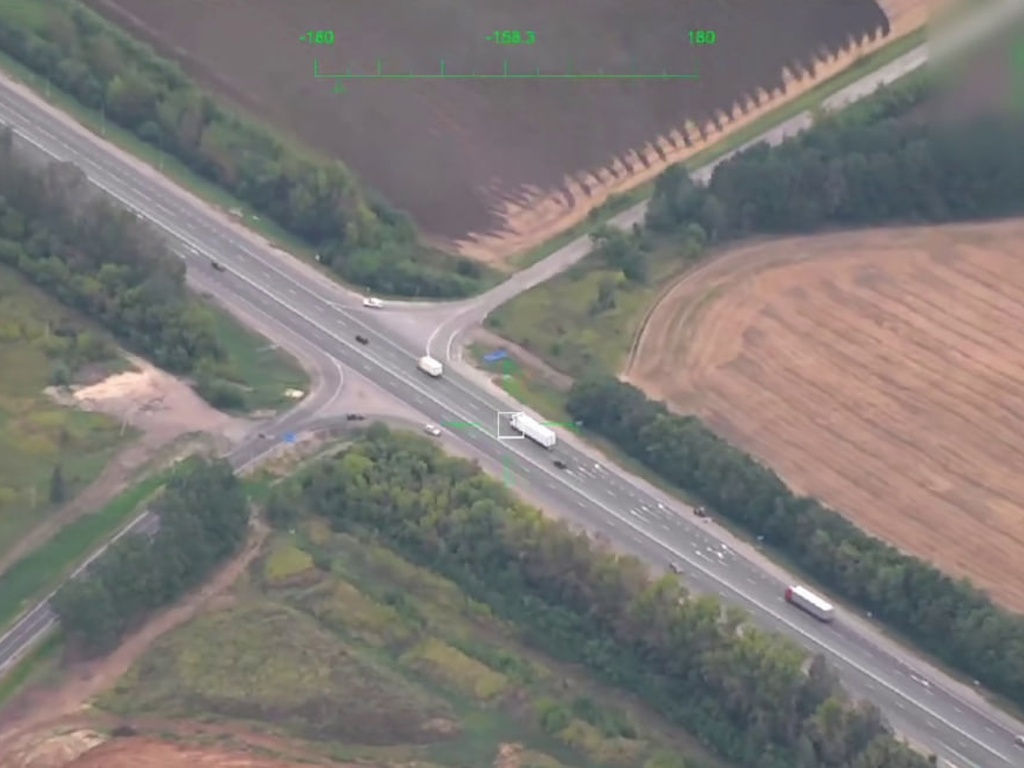 Дрон ведёт поисково-спасательную операцию в лесистой местности